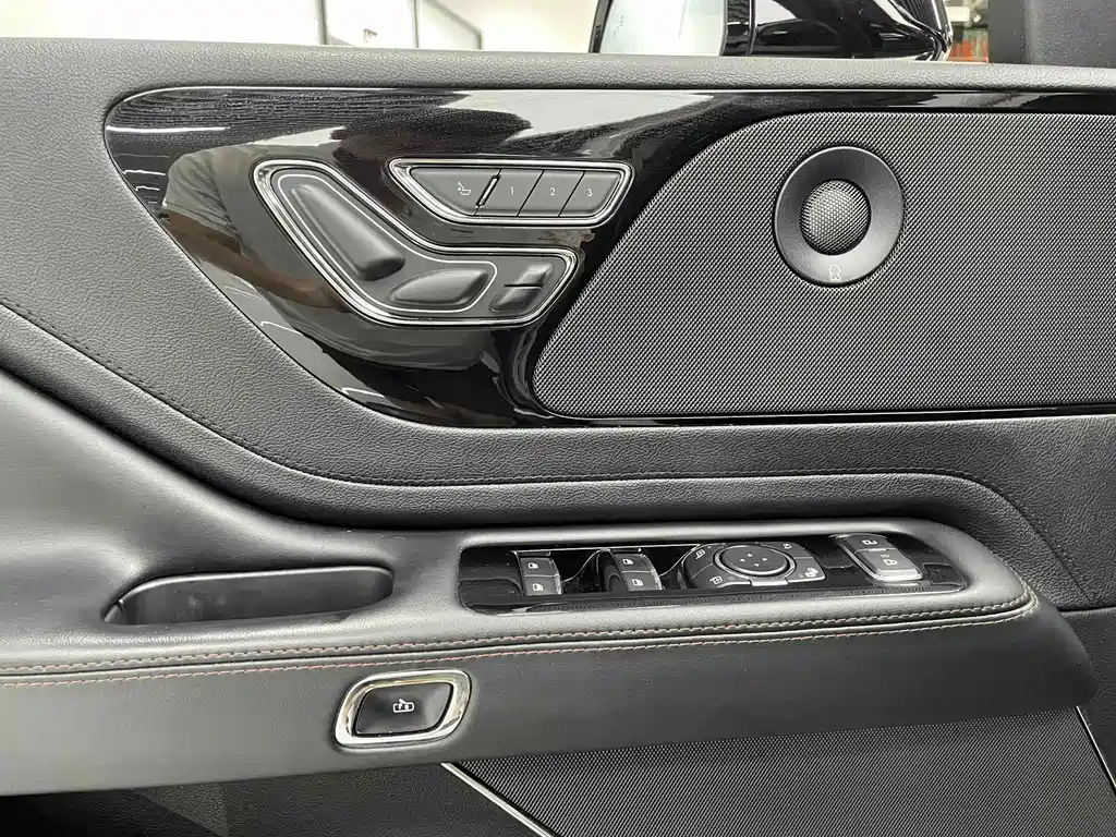 Lincoln Aviator 2020 — фото 14