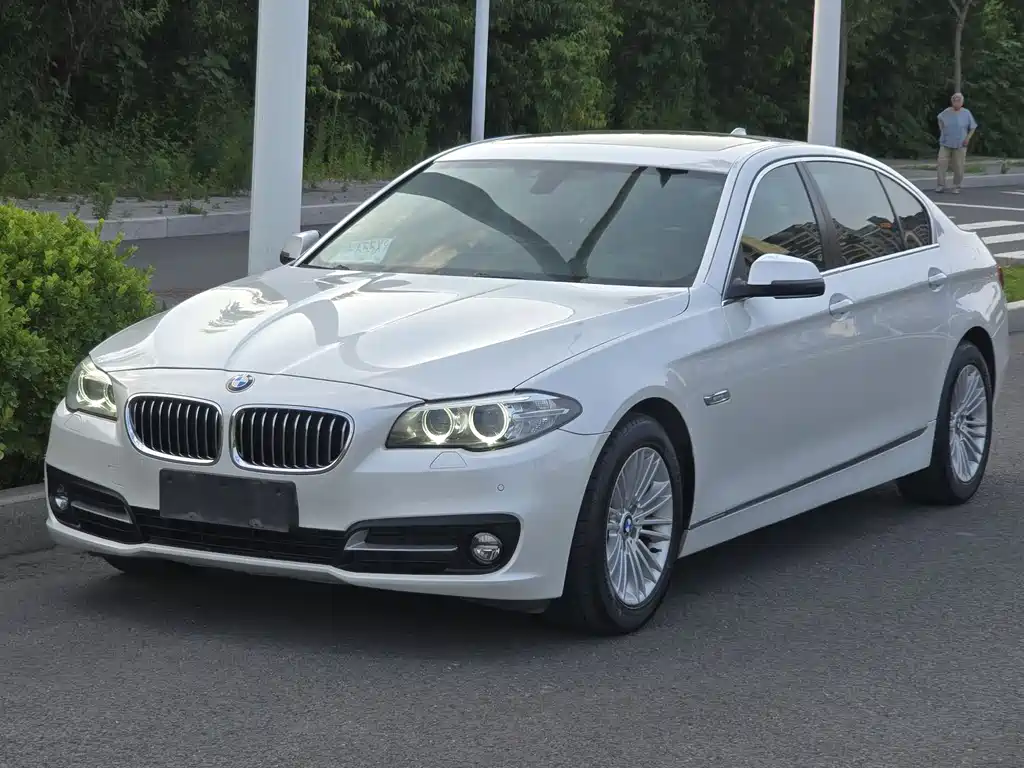 BMW 5 Series 2015 — фото 1