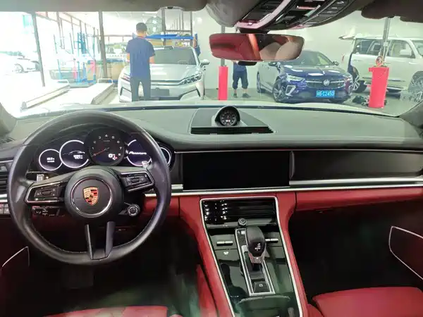 Porsche Panamera 2023