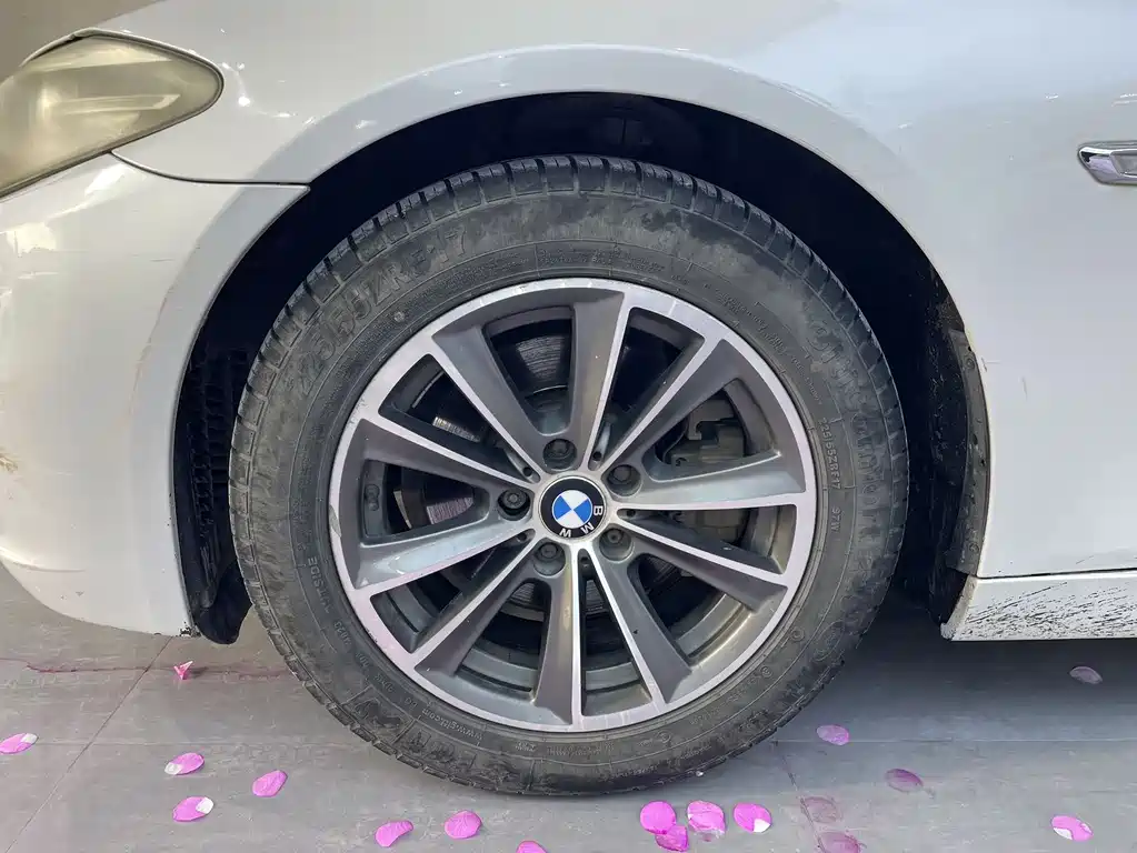 BMW 5 Series 2016 — фото 19