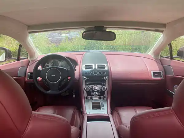 Aston Martin V8 Vantage 2014