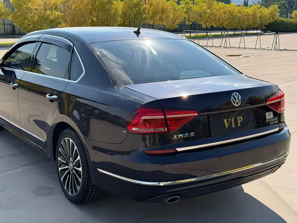 Volkswagen Passat 2017 — фото 20