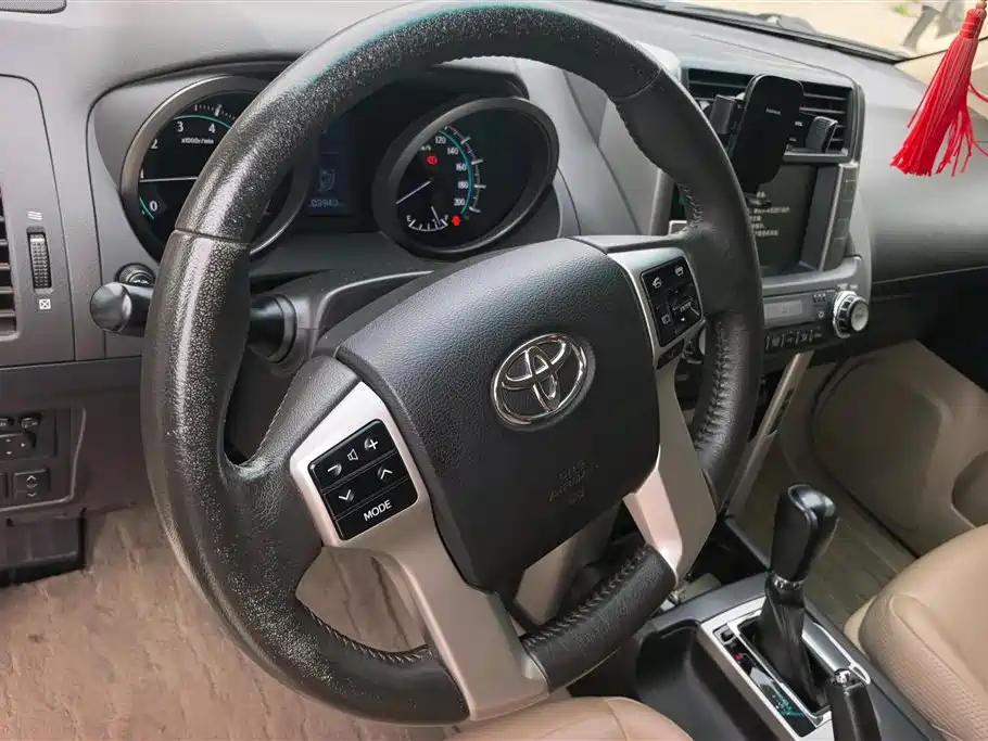 Toyota Prado 2013 — фото 15