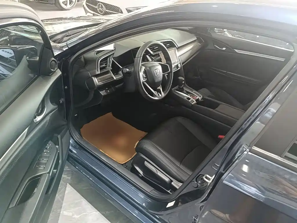 Honda Civic 2019 — фото 16