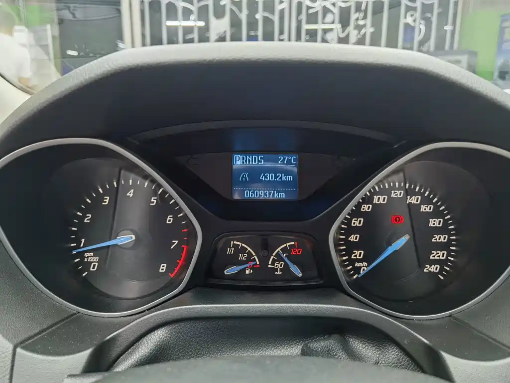 Ford Focus 2014 — фото 15