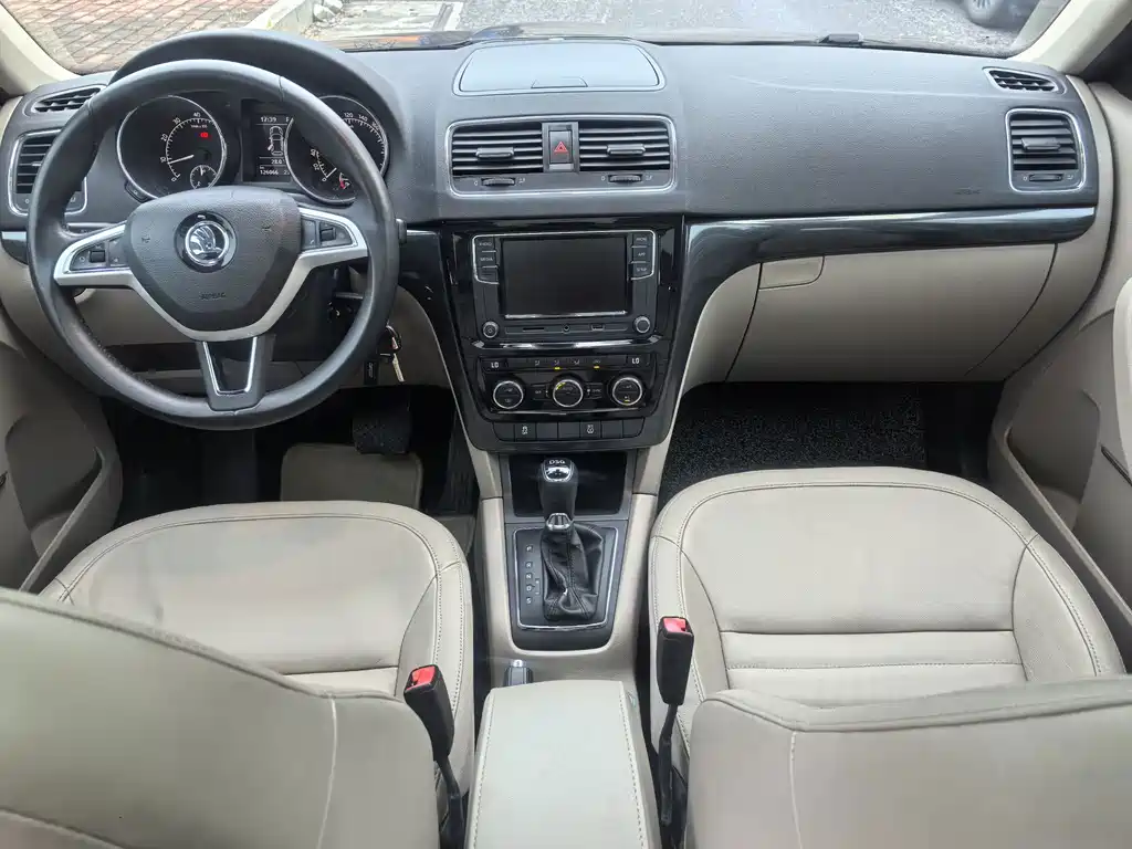 Skoda Yeti 2015 — фото 12