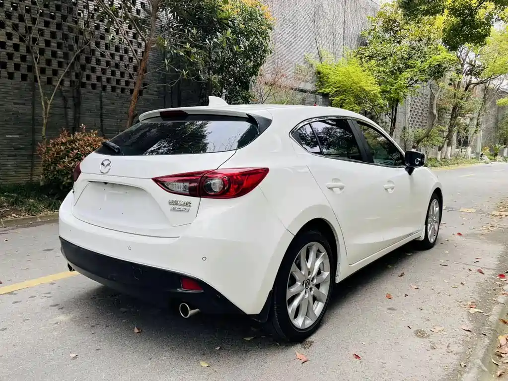 Mazda 3 Axela 2015 — фото 18