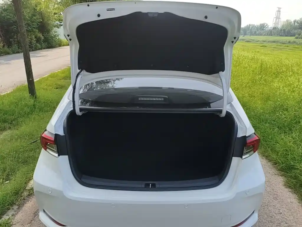 Toyota Corolla 2023 — фото 19