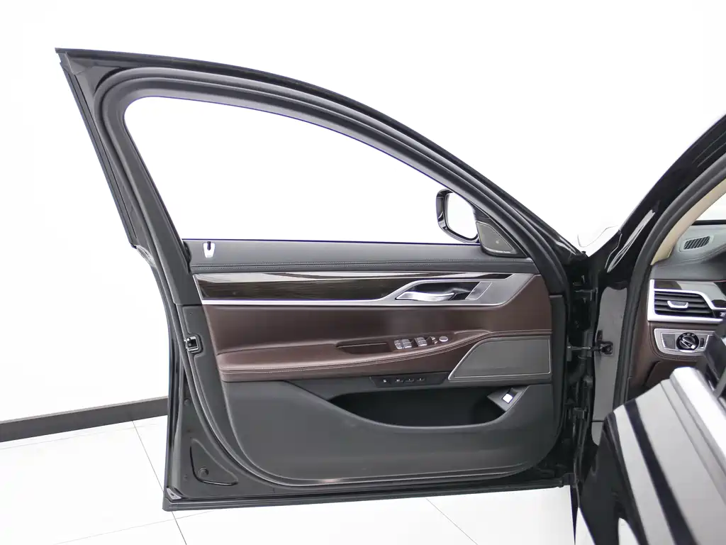 BMW 7 Series 2018 — фото 15
