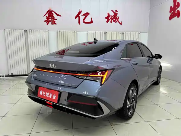 Hyundai Elantra 2023