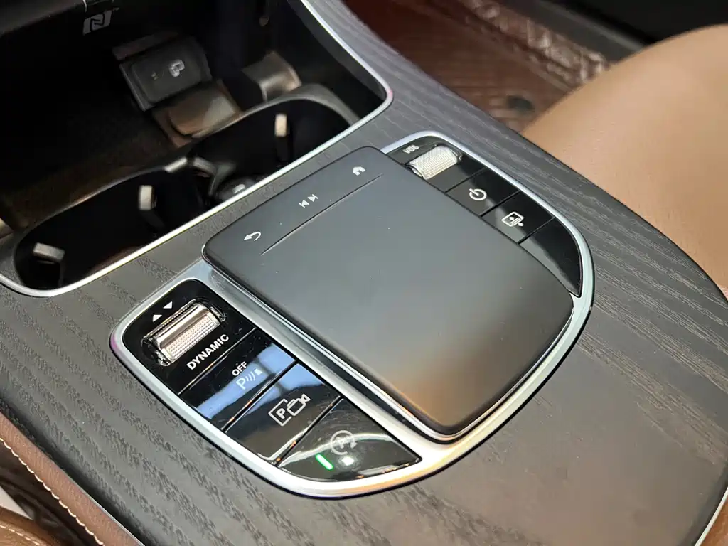 Mercedes-Benz E-Class 2023 — фото 11