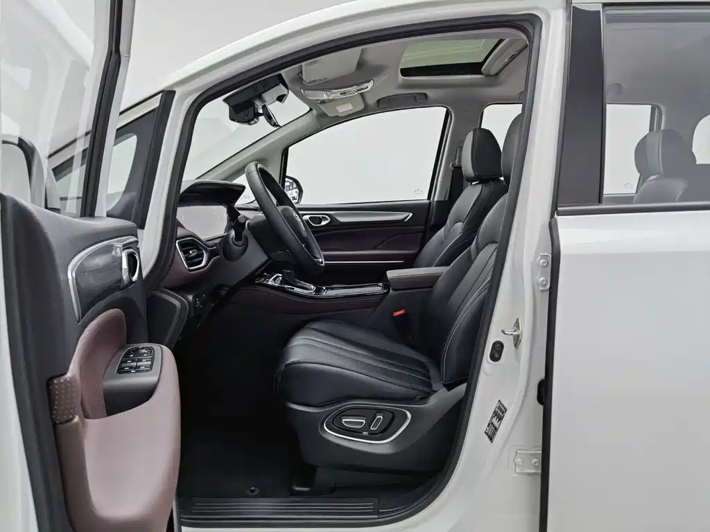GAC Trumpchi M6 2024 — фото 10