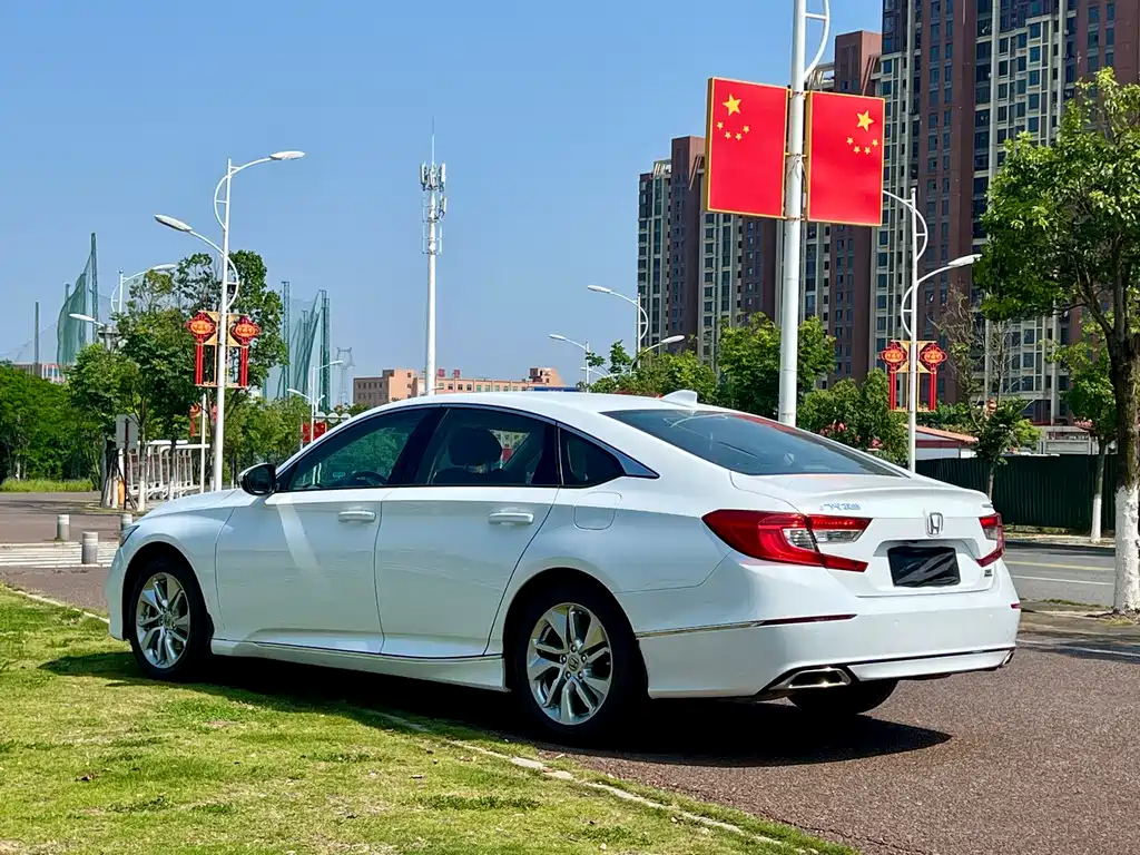 Honda Accord 2018 — фото 9