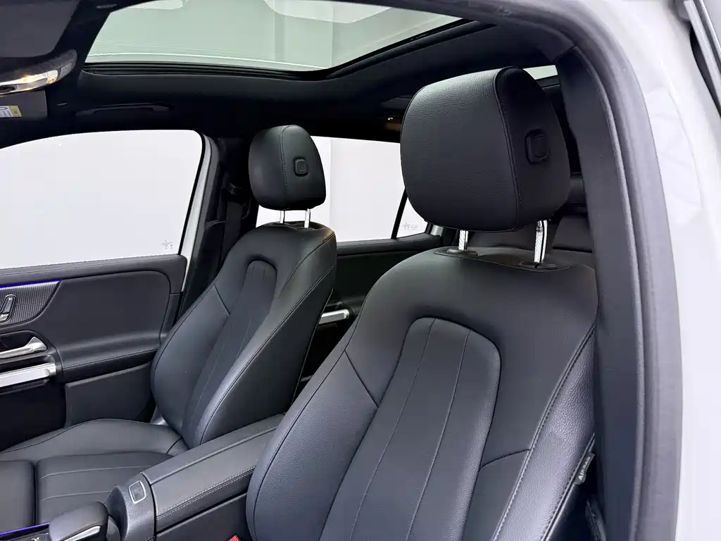 Mercedes-Benz EQB 2023 — фото 12