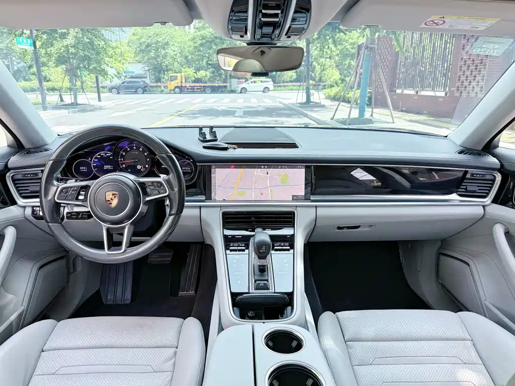 Porsche Panamera 2018 — фото 11