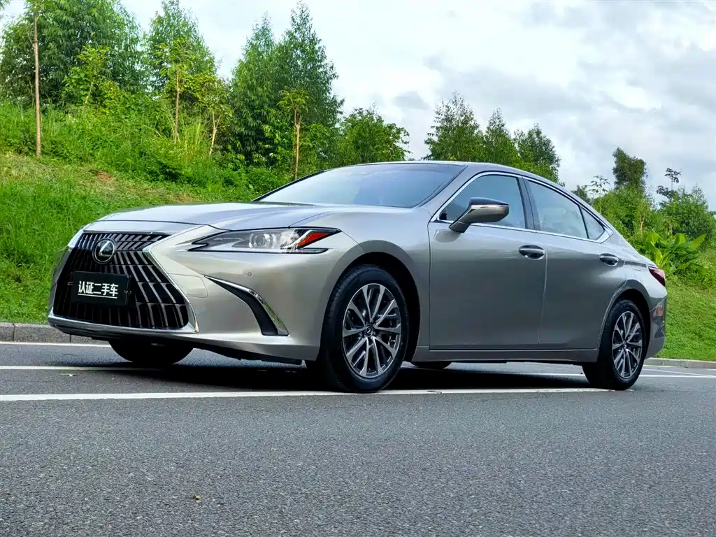 Lexus ES 2024