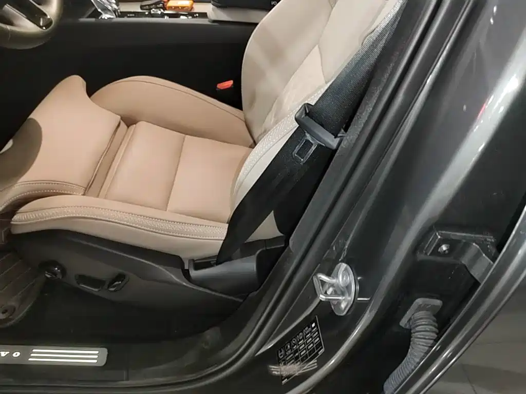 Volvo XC60 2025 — фото 15