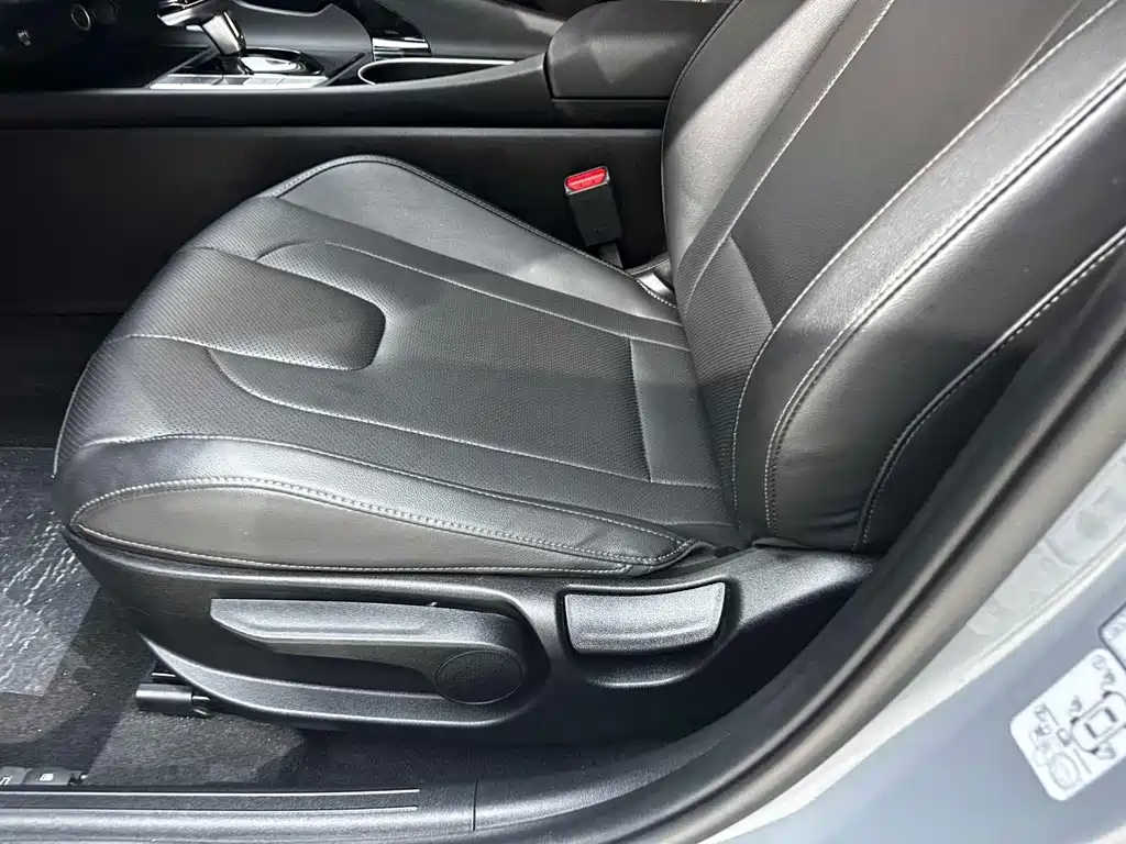 Hyundai Elantra 2023 — фото 8