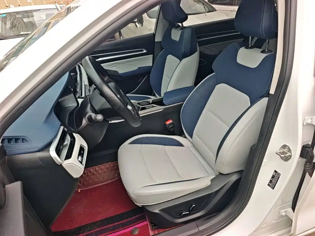 Geely Emgrand 2023 — фото 15