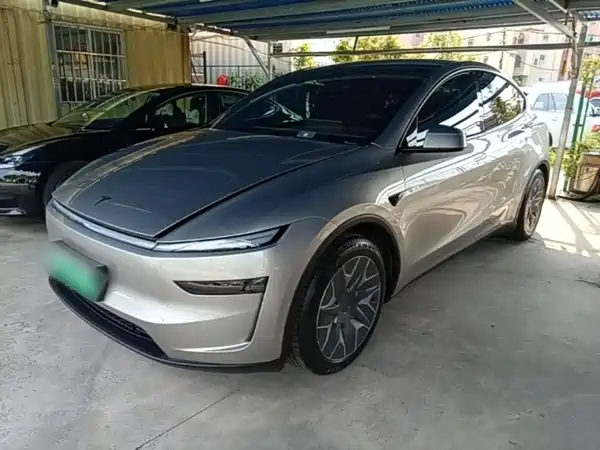 Tesla Model Y L 2026