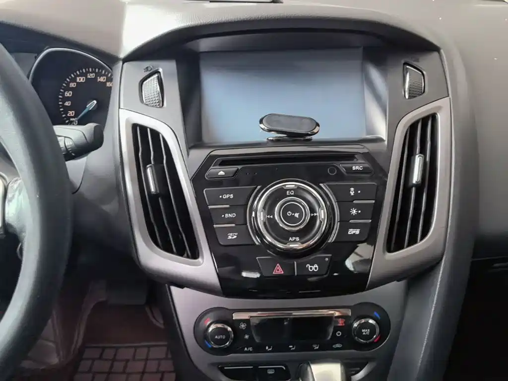 Ford Focus 2014 — фото 13
