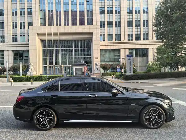Mercedes-Benz C-Class 2021