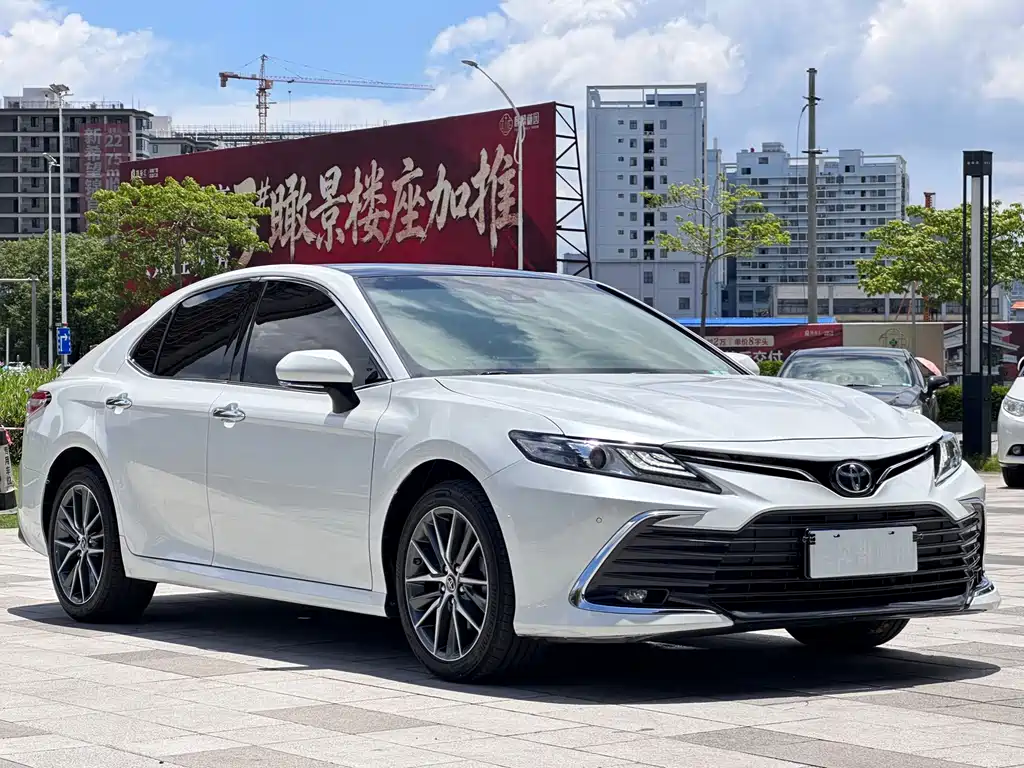 Toyota Camry 2023 — фото 3