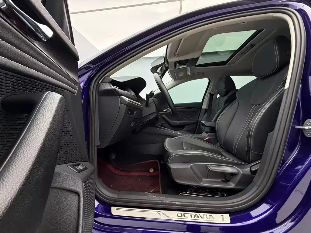 Skoda Octavia 2023 — фото 19