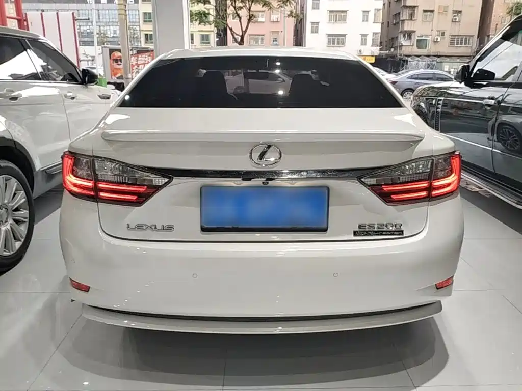 Lexus ES 2016