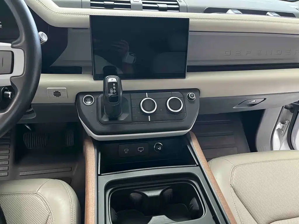 Land Rover Defender 2022 — фото 12