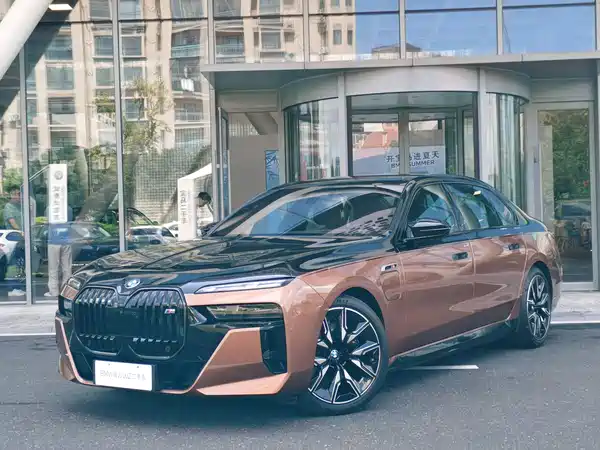 BMW i7 M70L 2024