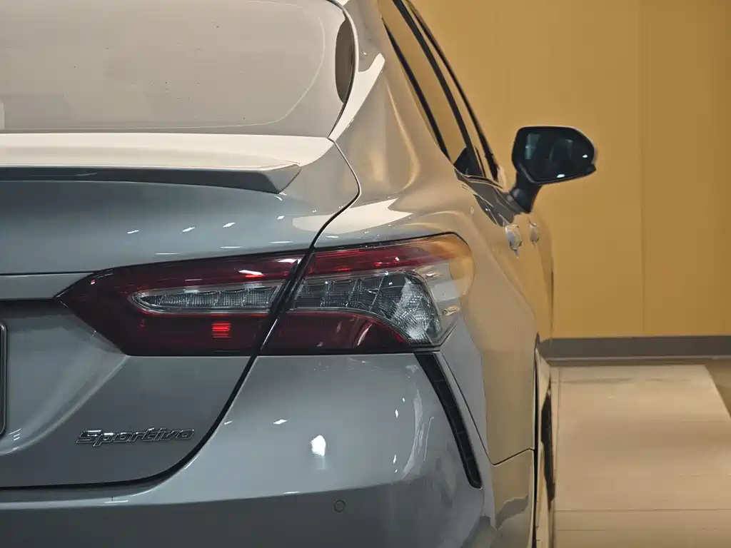 Toyota Camry 2018 — фото 28