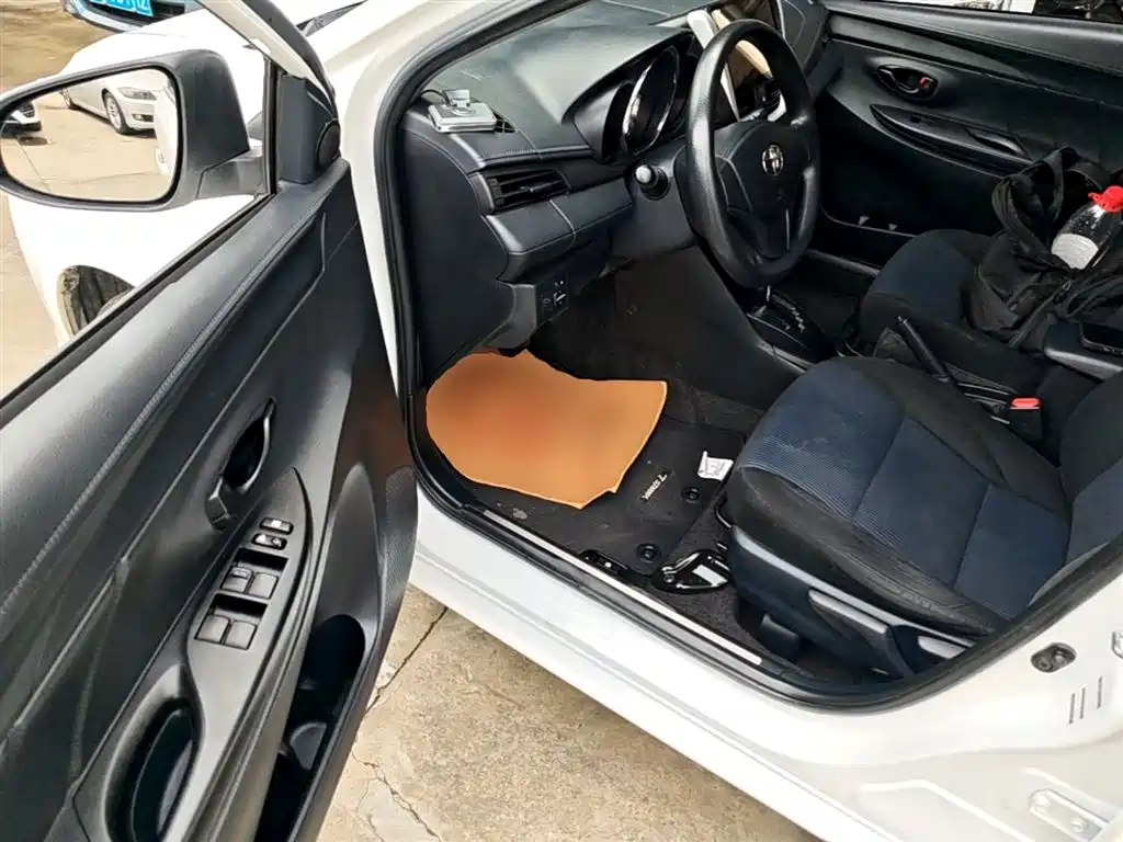 Toyota Yaris L 2019 — фото 16