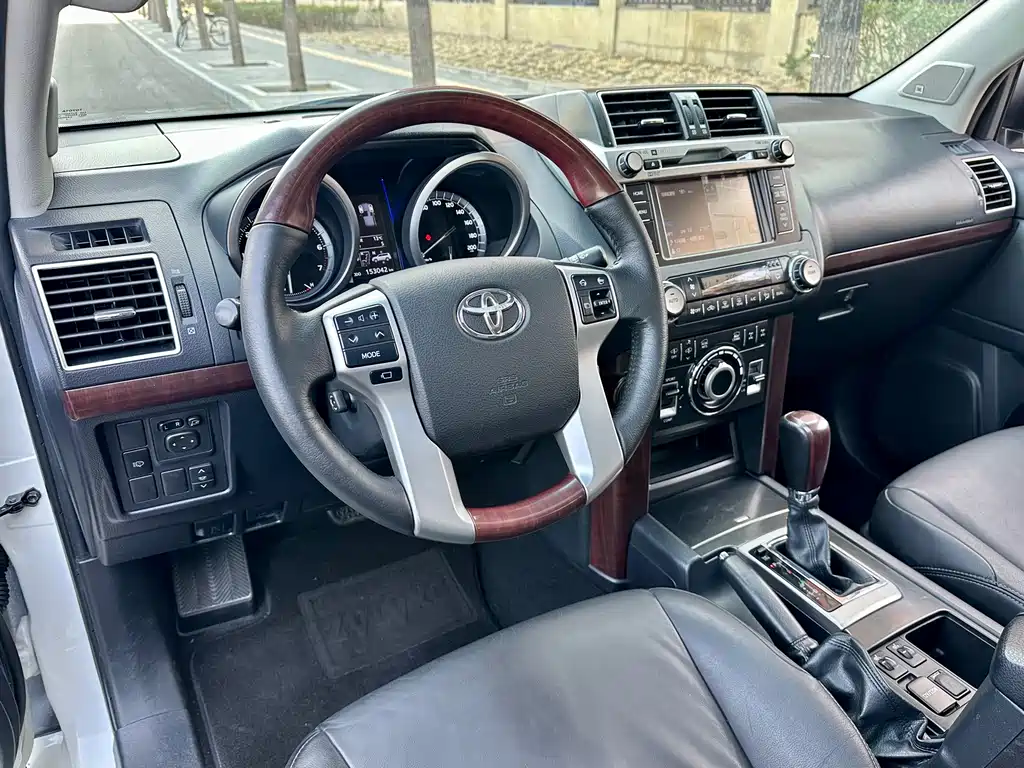 Toyota Prado 2017 — фото 11