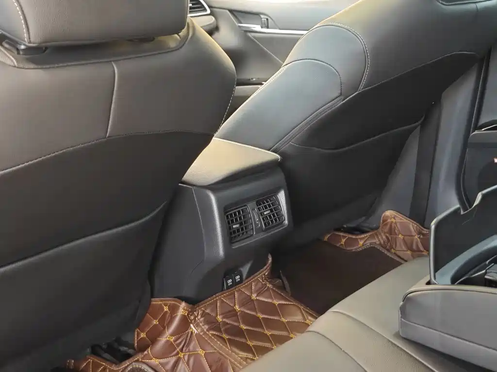 Toyota Camry 2018 — фото 25