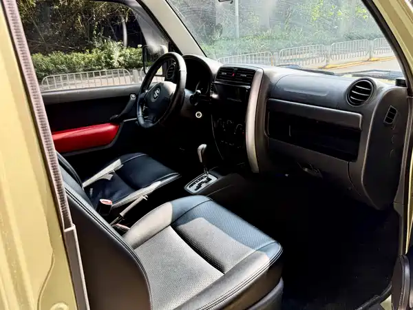 Suzuki Jimny 2012