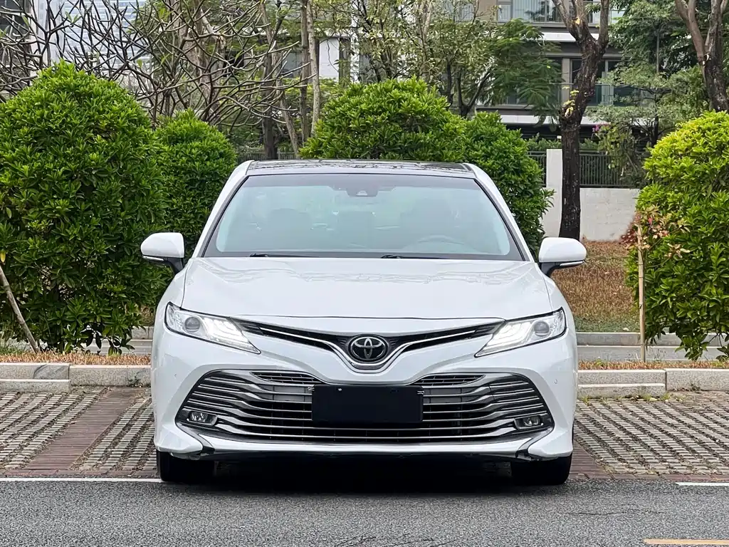 Toyota Camry 2020 — фото 2