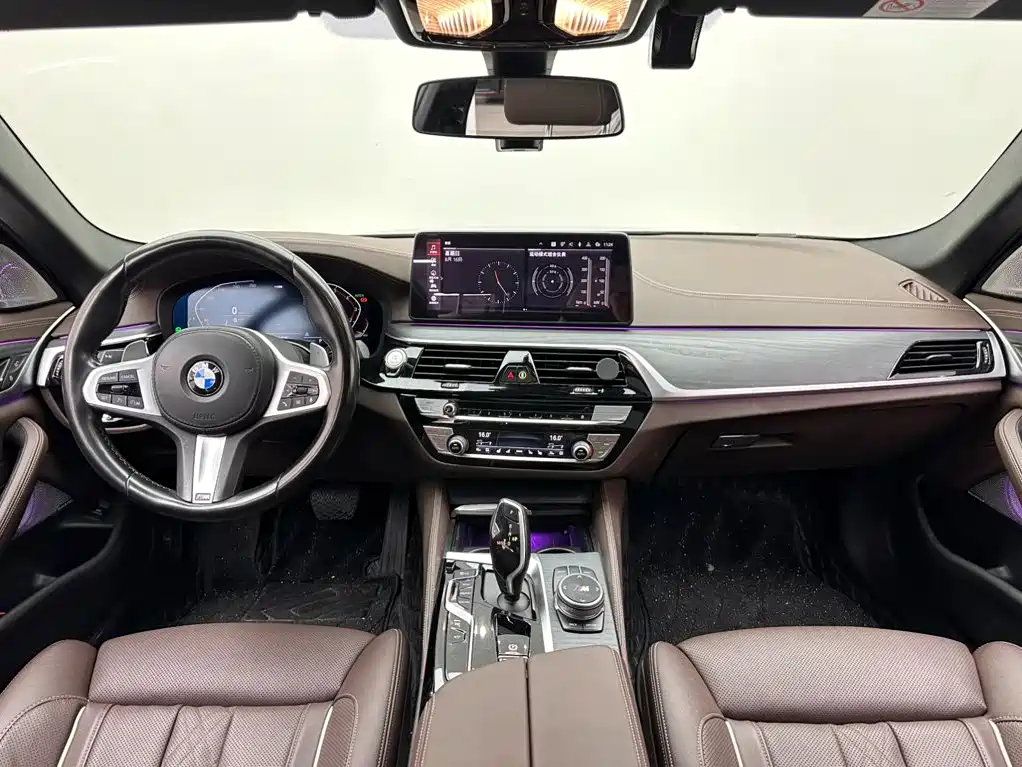 BMW 5 Series 2021 — фото 10