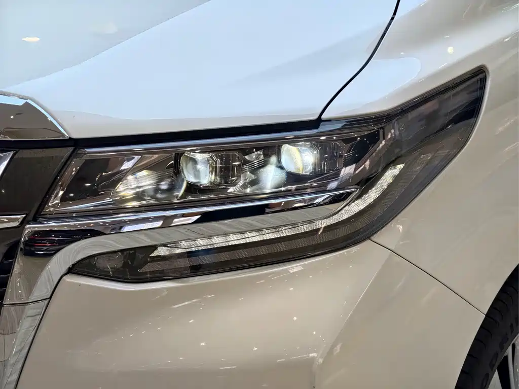 Toyota Alphard 2020 — фото 23