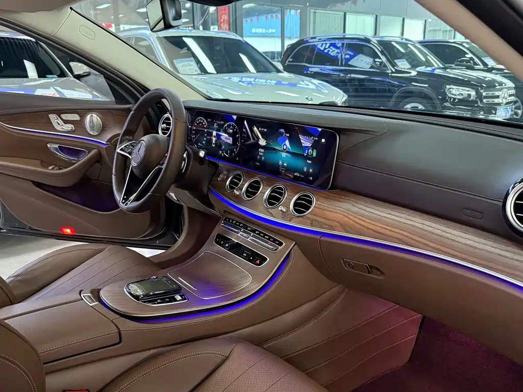 Mercedes-Benz E-Class 2022 — фото 11