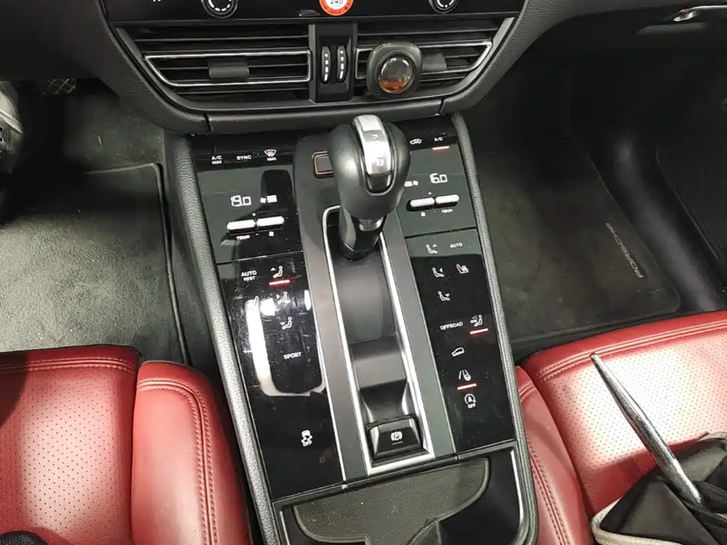 Porsche Macan 2022 — фото 14