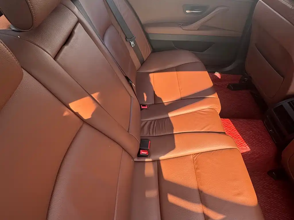 BMW 5 Series 2017 — фото 10