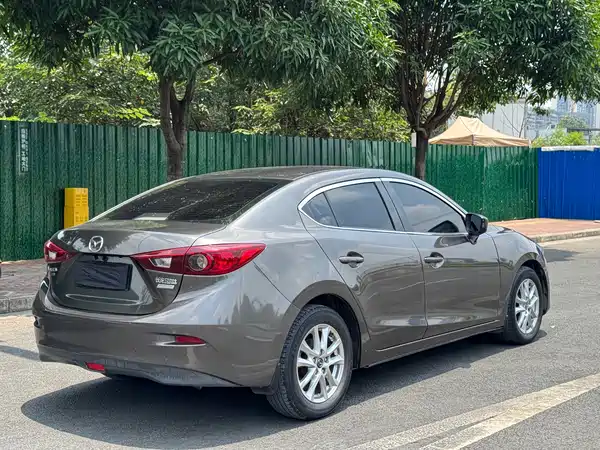Mazda 3 Axela 2015