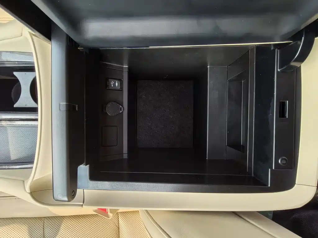 Toyota Alphard 2020 — фото 11
