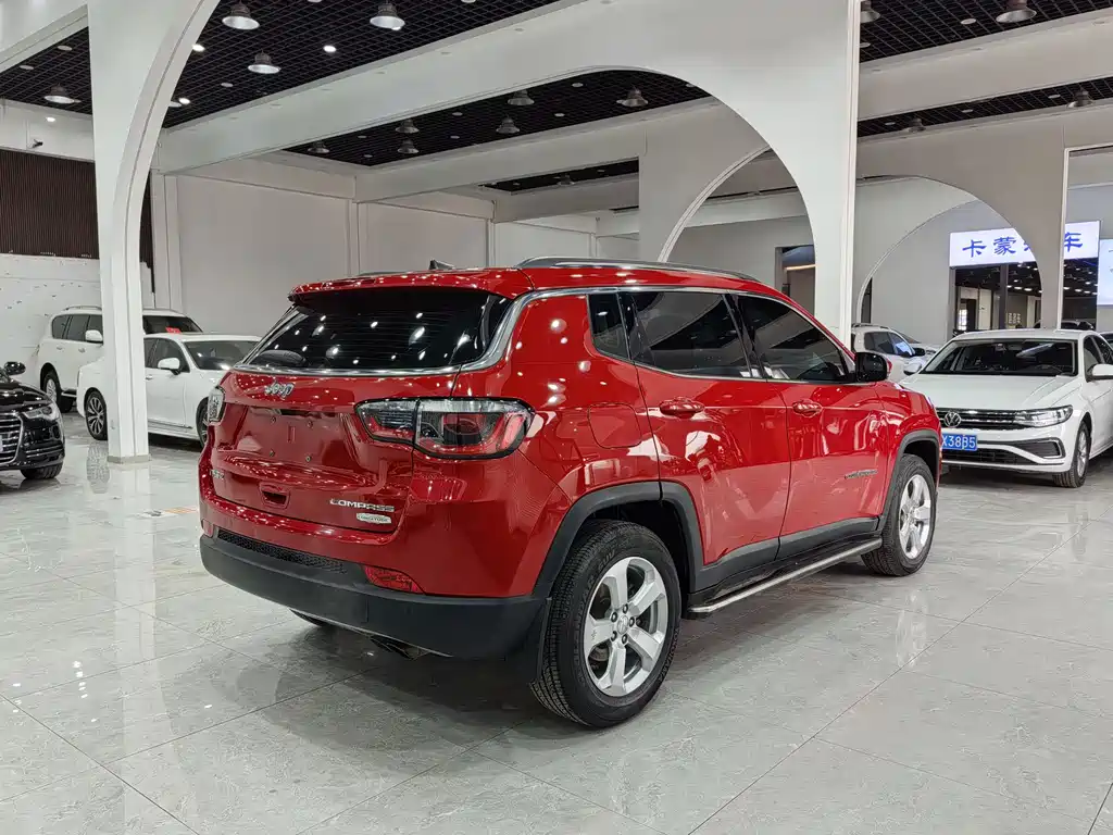 Jeep Compass 2018 — фото 9
