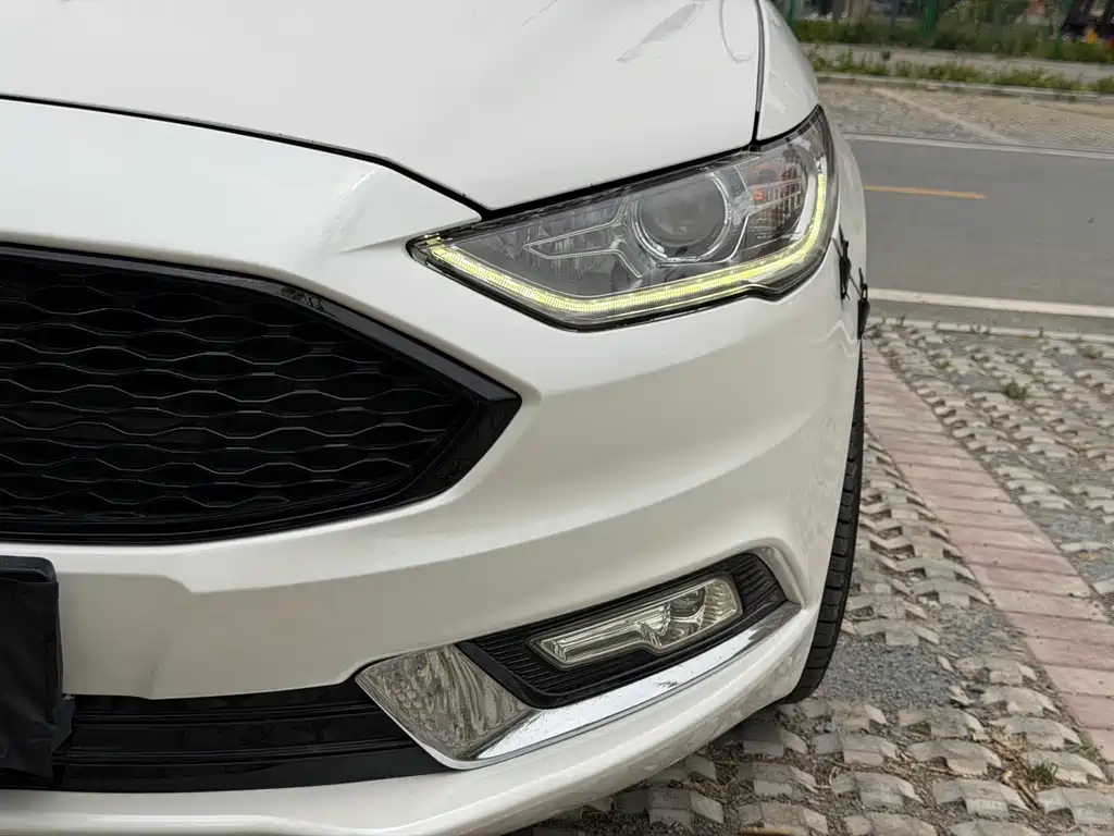 Ford Mondeo 2019 — фото 13