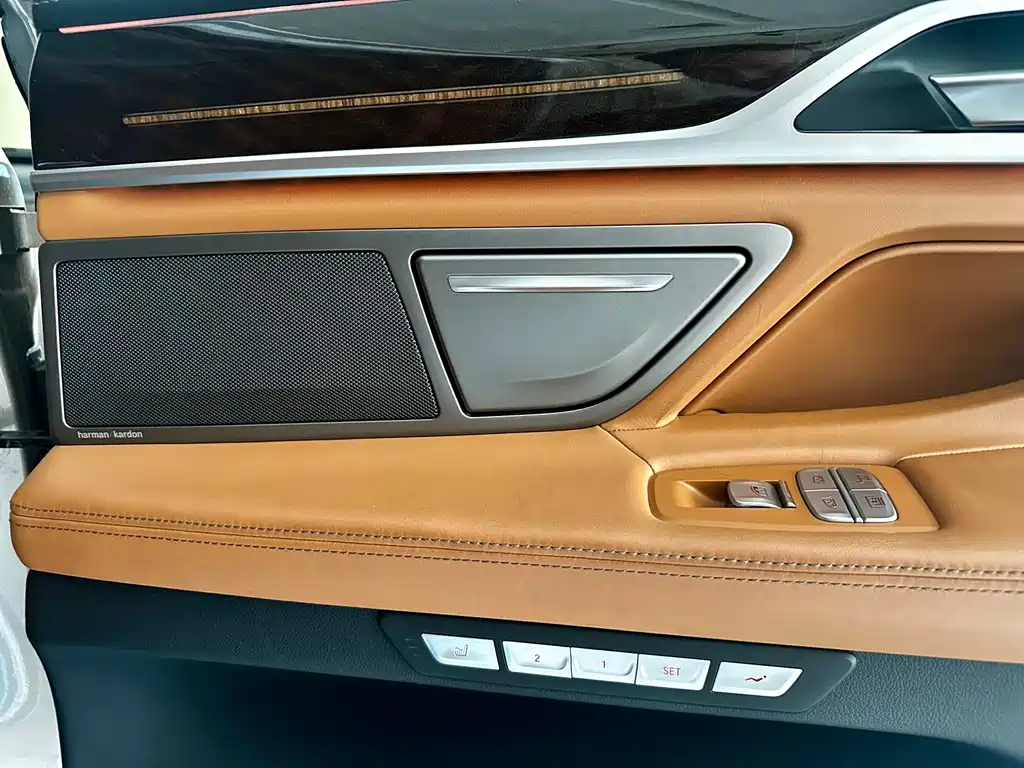 BMW 7 Series 2016 — фото 13