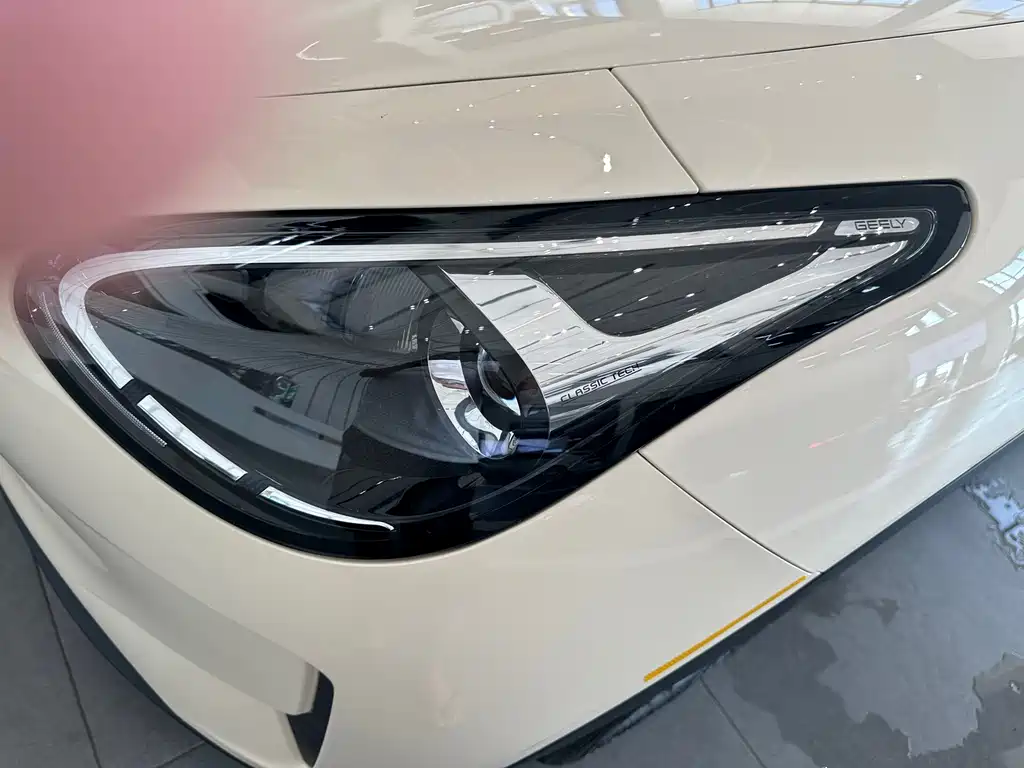 Geely Galaxy Starwish 2025 — фото 13