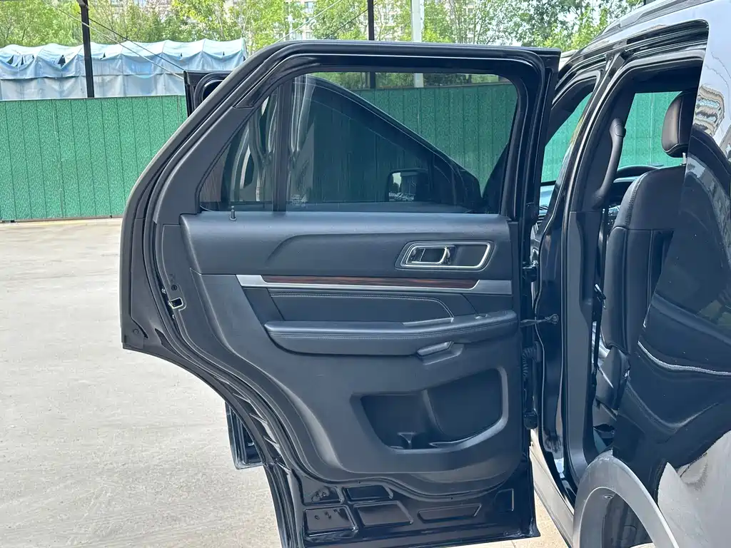 Ford Explorer 2018 — фото 19