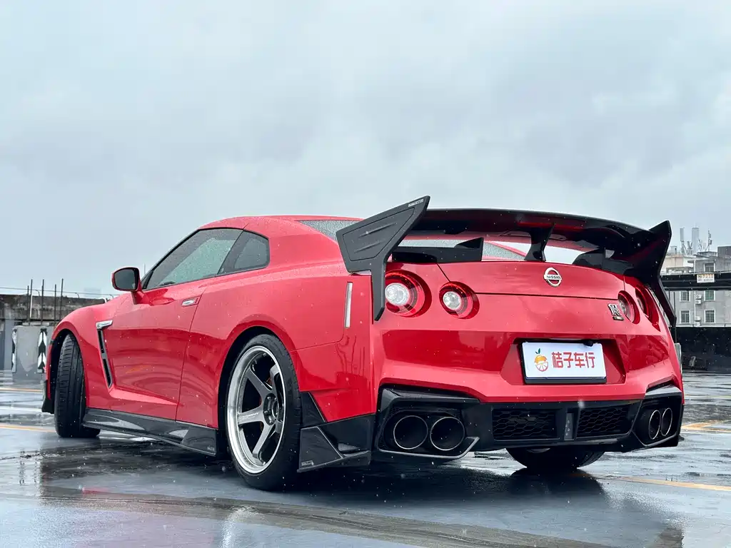 Nissan GT-R 2012 — фото 17